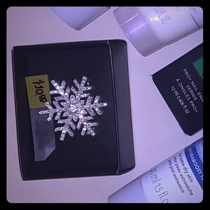 Snowflake Pin